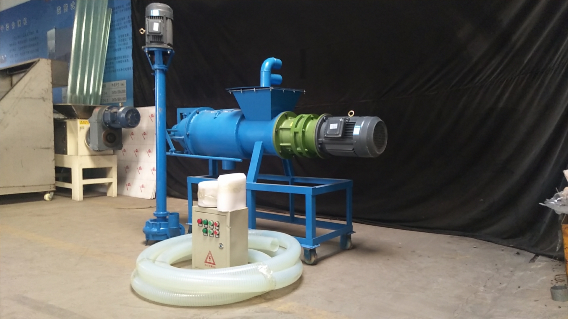  选购粪便干湿分离器时应重点关注哪些技术参数？